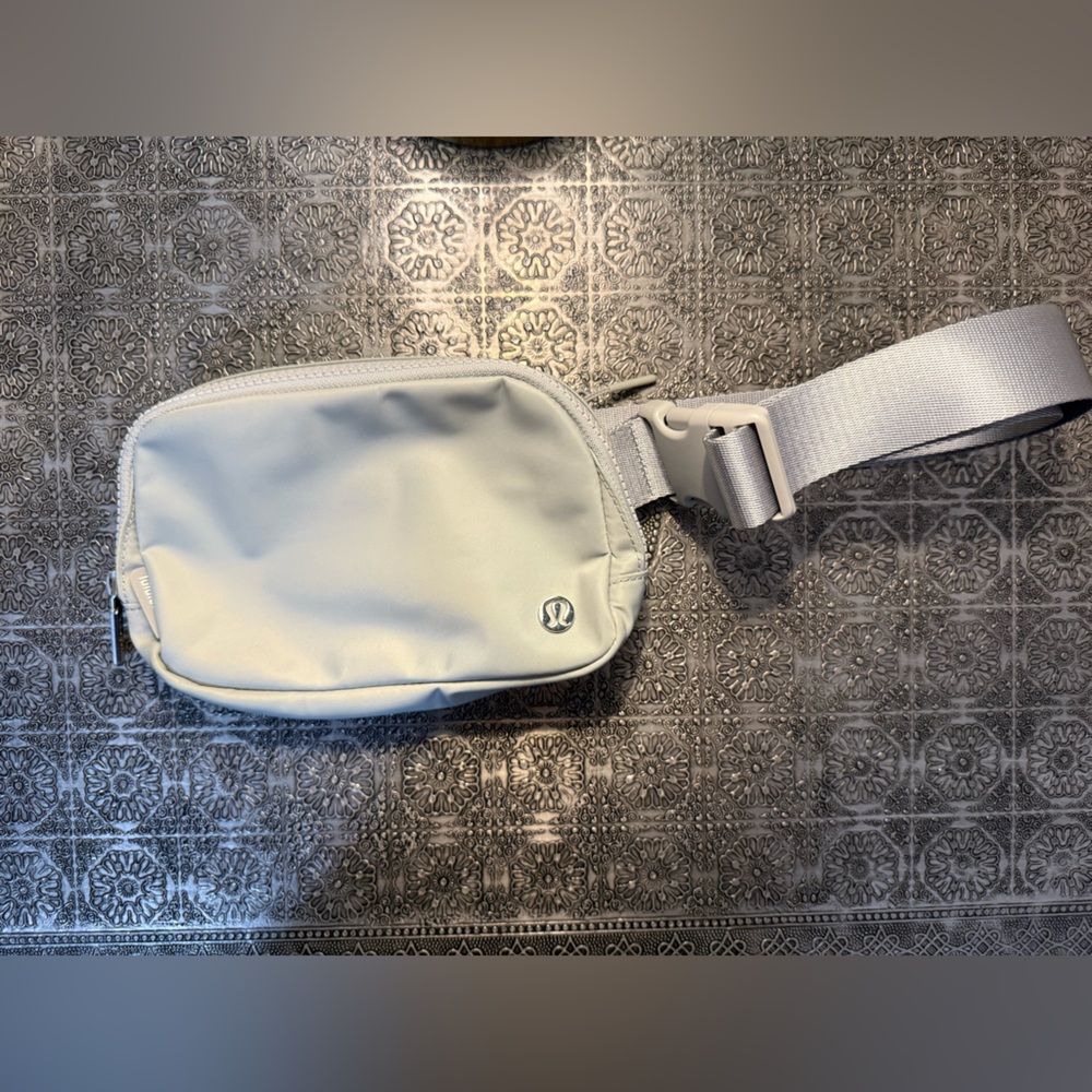 Lululemon Athletica Light Gray Belt Bag